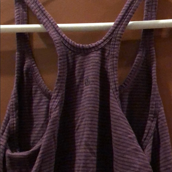 Lululemon tank size 4 - Picture 3 of 3